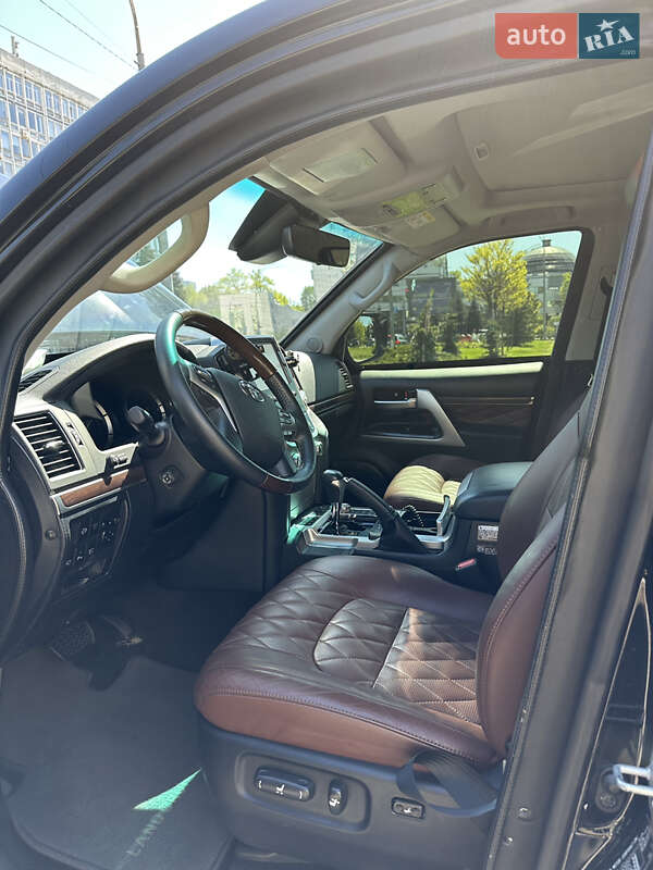 Внедорожник / Кроссовер Toyota Land Cruiser 2017 в Киеве фото 16 Внедорожник / Кроссовер Toyota Land Cruiser 2017 в Киеве