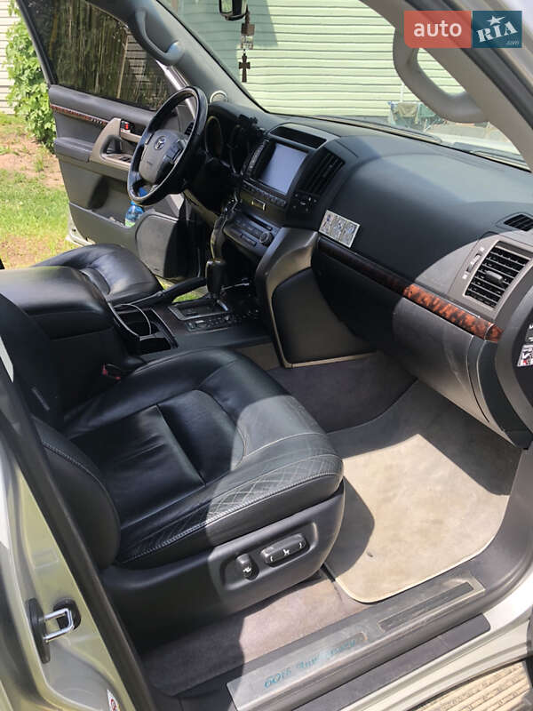 Внедорожник / Кроссовер Toyota Land Cruiser 2011 в Киеве