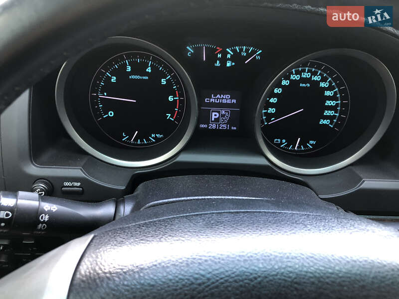 Внедорожник / Кроссовер Toyota Land Cruiser 2007 в Ровно