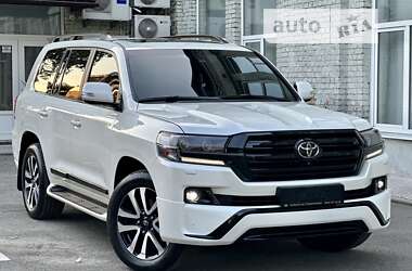 Внедорожник / Кроссовер Toyota Land Cruiser 2017 в Киеве