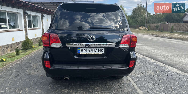 Внедорожник / Кроссовер Toyota Land Cruiser 2012 в Малине