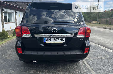 Внедорожник / Кроссовер Toyota Land Cruiser 2012 в Малине