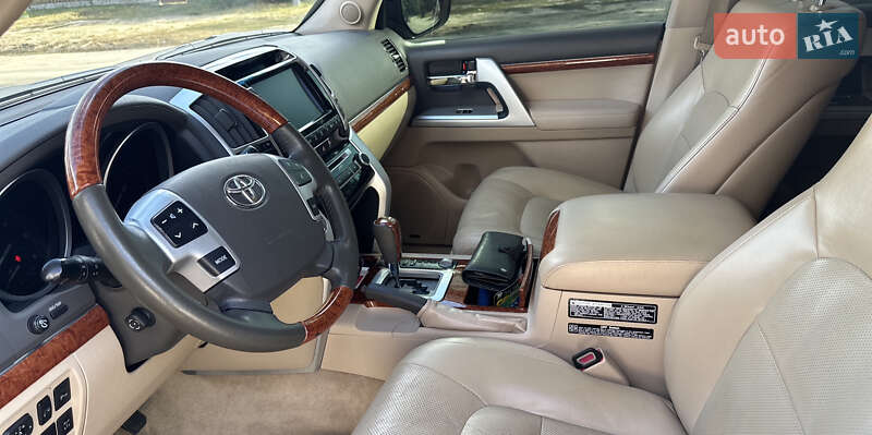 Внедорожник / Кроссовер Toyota Land Cruiser 2012 в Малине