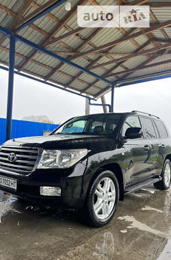 Toyota Land Cruiser 2011