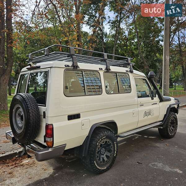 Внедорожник / Кроссовер Toyota Land Cruiser 2014 в Киеве