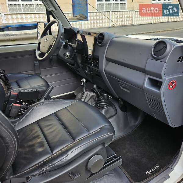 Внедорожник / Кроссовер Toyota Land Cruiser 2014 в Киеве