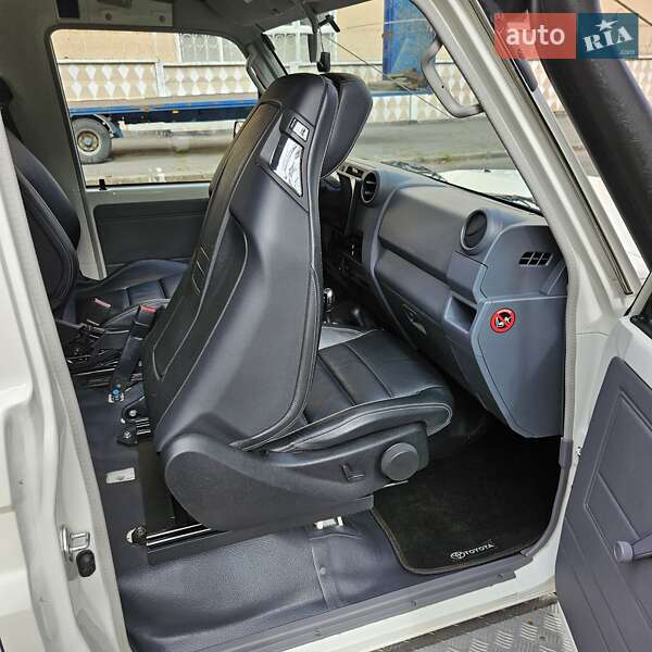 Внедорожник / Кроссовер Toyota Land Cruiser 2014 в Киеве