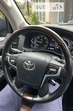 Внедорожник / Кроссовер Toyota Land Cruiser 2018 в 