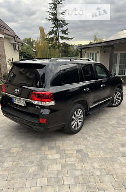 Внедорожник / Кроссовер Toyota Land Cruiser 2018 в 