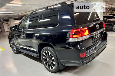 Внедорожник / Кроссовер Toyota Land Cruiser 2019 в 
