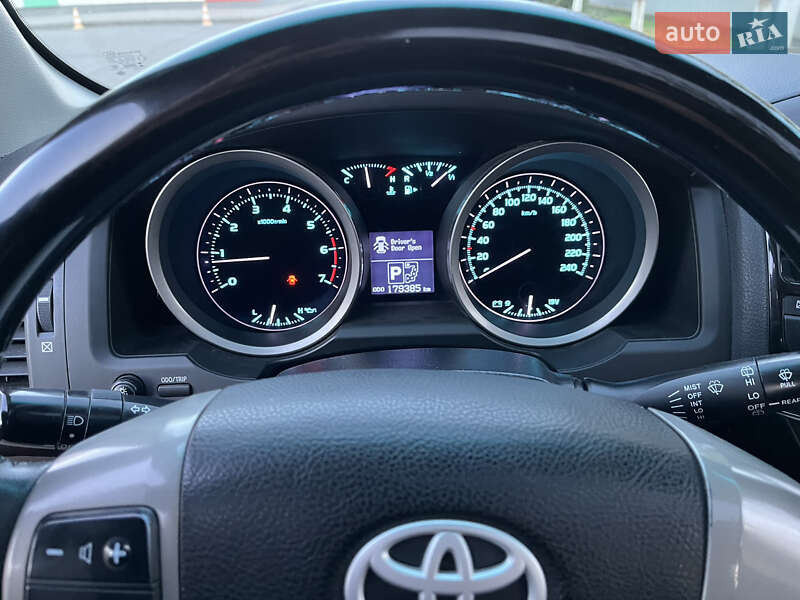 Позашляховик / Кросовер Toyota Land Cruiser 2008 в Сваляві