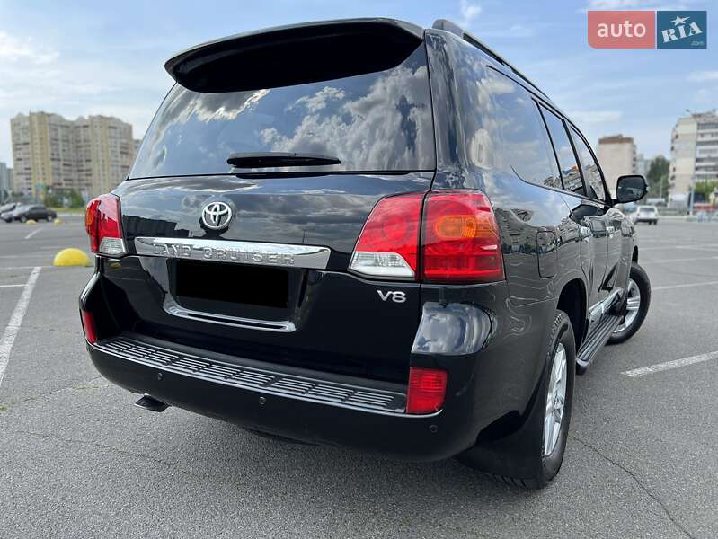Позашляховик / Кросовер Toyota Land Cruiser 2012 в Дніпрі