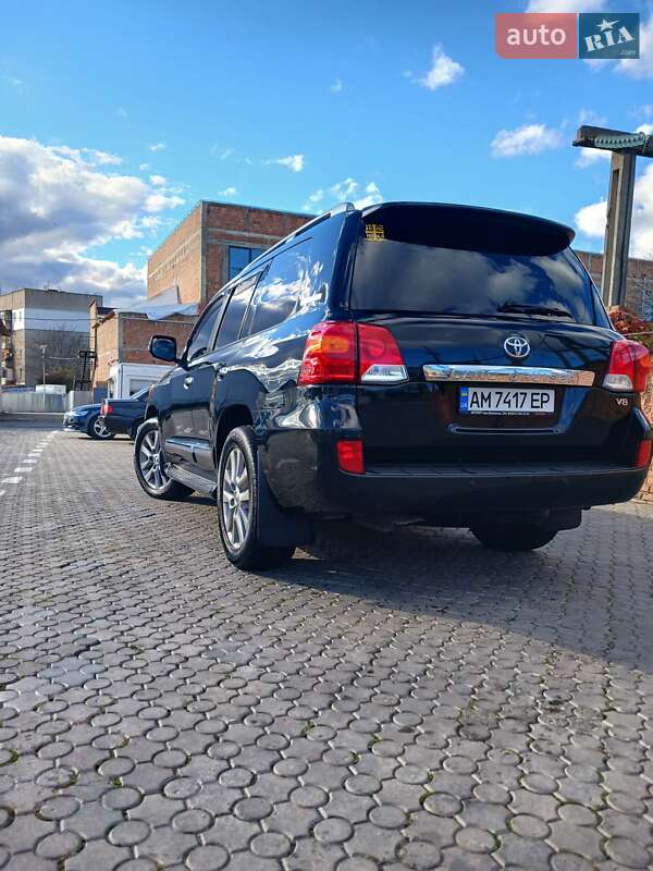 Внедорожник / Кроссовер Toyota Land Cruiser 2015 в Черновцах