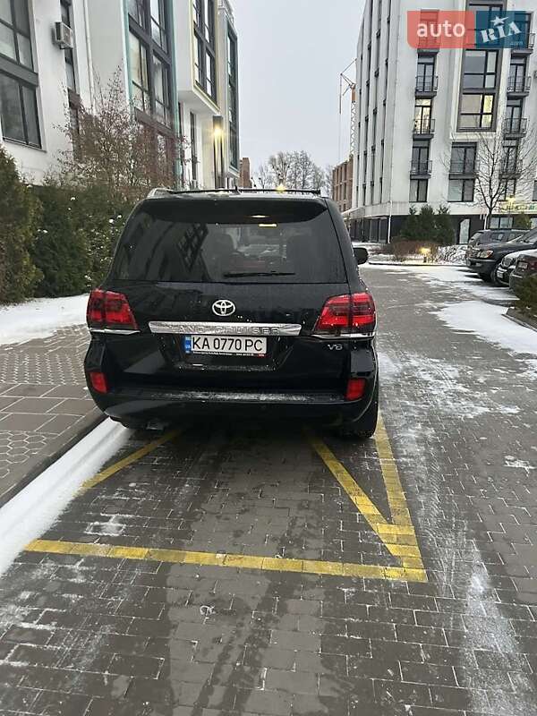 Внедорожник / Кроссовер Toyota Land Cruiser 2014 в Киеве фото 6 Внедорожник / Кроссовер Toyota Land Cruiser 2014 в Киеве