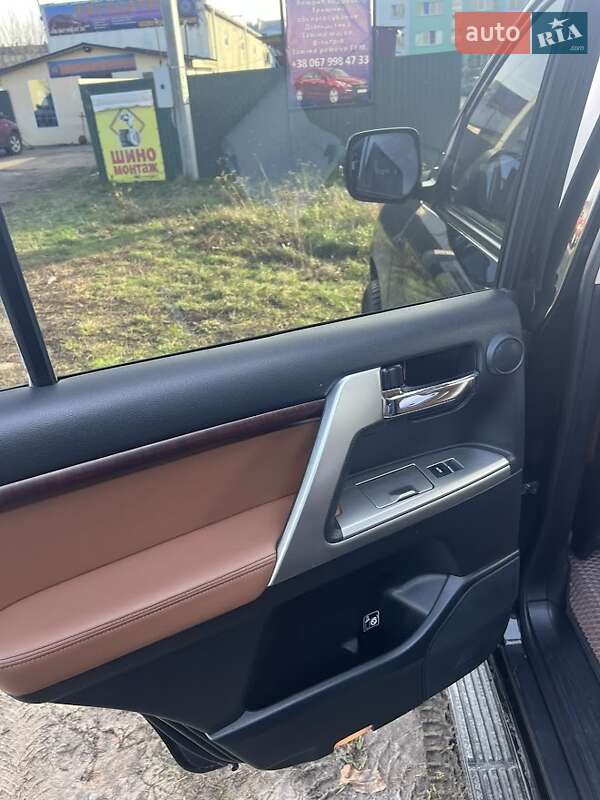 Внедорожник / Кроссовер Toyota Land Cruiser 2014 в Киеве фото 13 Внедорожник / Кроссовер Toyota Land Cruiser 2014 в Киеве