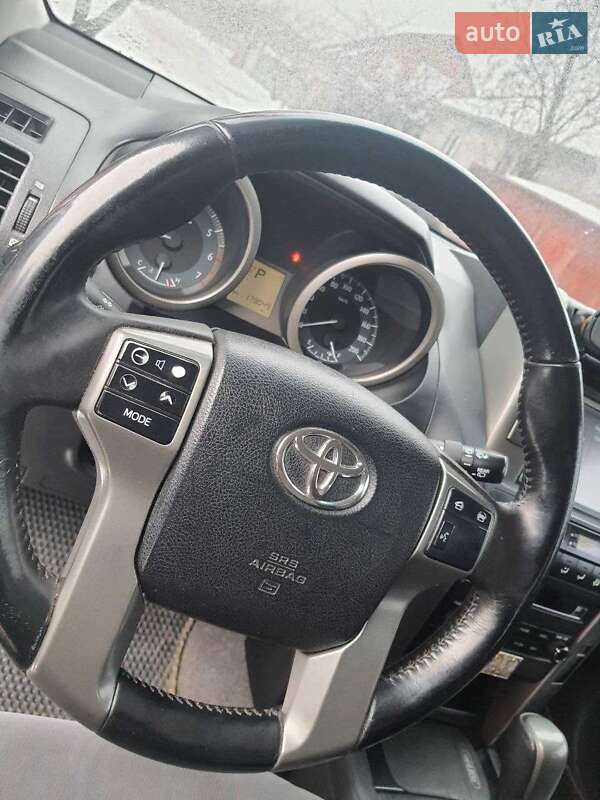 Позашляховик / Кросовер Toyota Land Cruiser 2012 в Сумах
