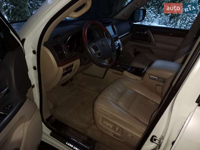 Позашляховик / Кросовер Toyota Land Cruiser 2013 в Чернігові