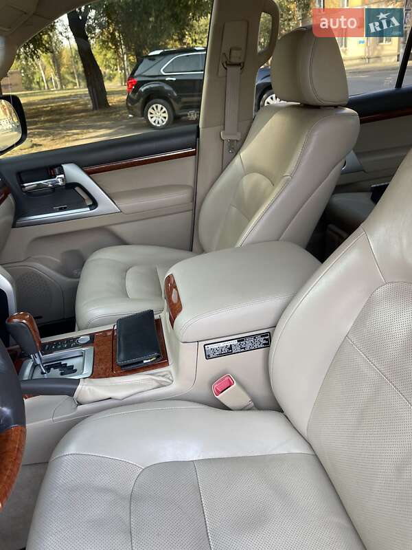 Внедорожник / Кроссовер Toyota Land Cruiser 2014 в Кривом Роге