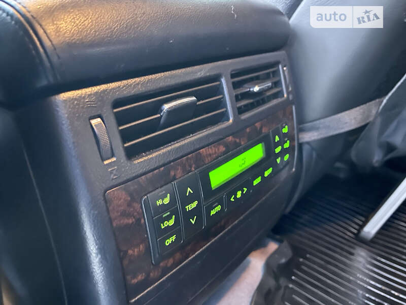 Внедорожник / Кроссовер Toyota Land Cruiser 2012 в Каменском