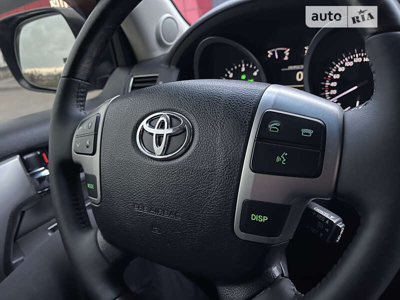 Внедорожник / Кроссовер Toyota Land Cruiser 2012 в Каменском