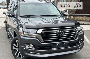 Внедорожник / Кроссовер Toyota Land Cruiser 2018 в Киеве