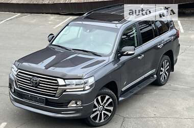 Внедорожник / Кроссовер Toyota Land Cruiser 2018 в Киеве