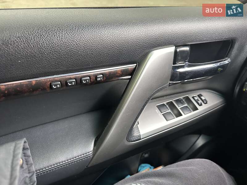 Позашляховик / Кросовер Toyota Land Cruiser 2012 в Кривому Розі