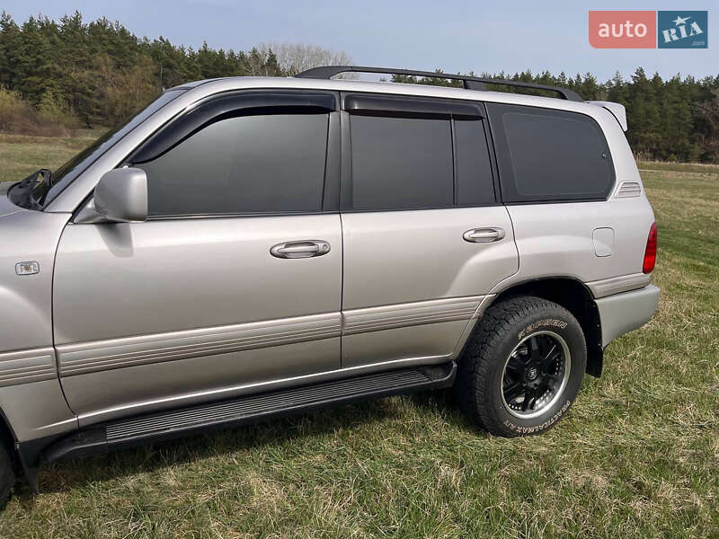 Внедорожник / Кроссовер Toyota Land Cruiser 2004 в Новых Санжарах