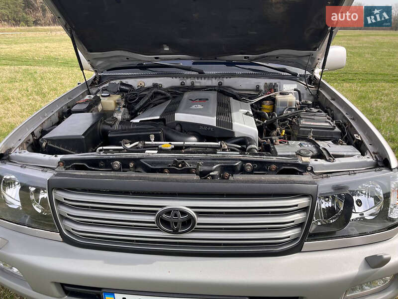 Внедорожник / Кроссовер Toyota Land Cruiser 2004 в Новых Санжарах