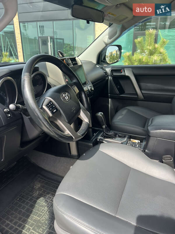 Внедорожник / Кроссовер Toyota Land Cruiser 2013 в Хмельницком