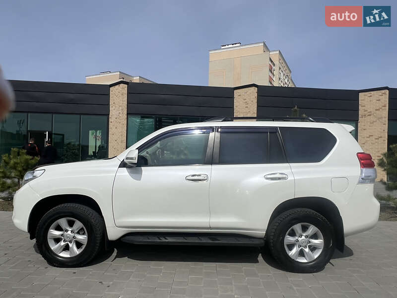 Внедорожник / Кроссовер Toyota Land Cruiser 2013 в Хмельницком