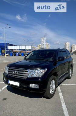 Toyota Land Cruiser 2011