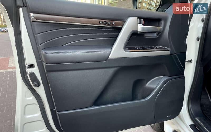 Внедорожник / Кроссовер Toyota Land Cruiser 2020 в Запорожье