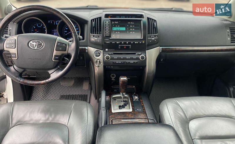 Внедорожник / Кроссовер Toyota Land Cruiser 2008 в Николаеве