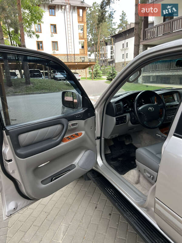 Позашляховик / Кросовер Toyota Land Cruiser 2003 в Києві
