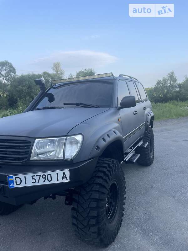 Позашляховик / Кросовер Toyota Land Cruiser 2001 в Великому Березному