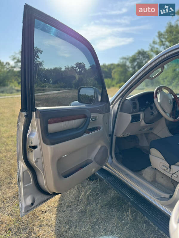 Внедорожник / Кроссовер Toyota Land Cruiser 2001 в Кропивницком