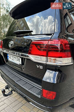 Внедорожник / Кроссовер Toyota Land Cruiser 2016 в 