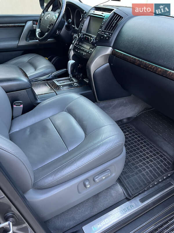Внедорожник / Кроссовер Toyota Land Cruiser 2008 в Остроге фото 23 Внедорожник / Кроссовер Toyota Land Cruiser 2008 в Остроге
