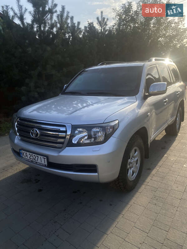 Toyota Land Cruiser 2011