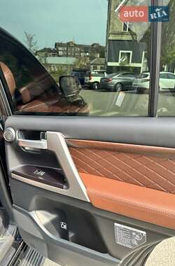 Внедорожник / Кроссовер Toyota Land Cruiser 2017 в 