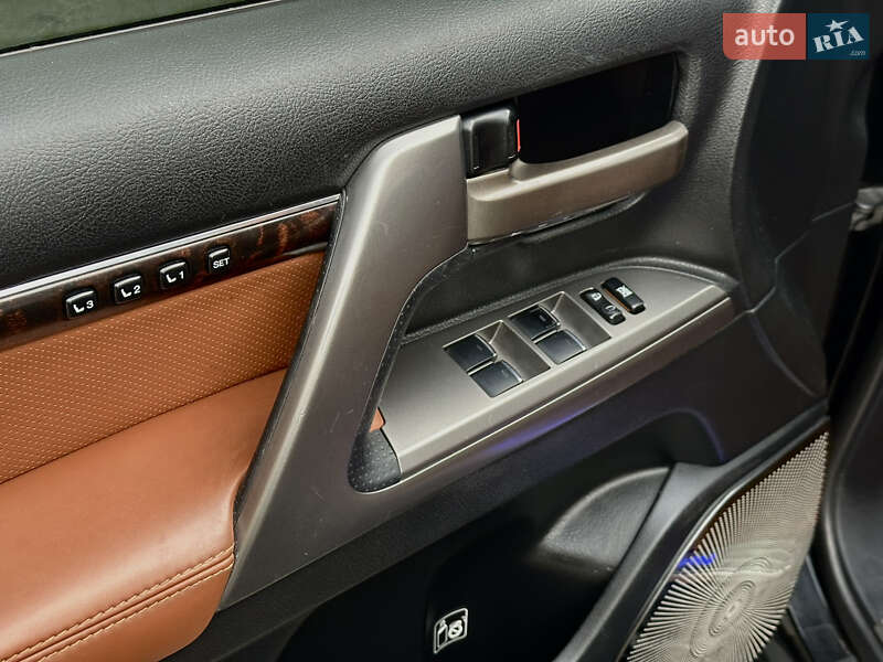 Позашляховик / Кросовер Toyota Land Cruiser 2008 в Дніпрі