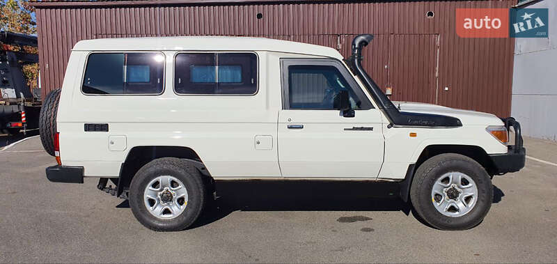 Внедорожник / Кроссовер Toyota Land Cruiser 2014 в Киеве