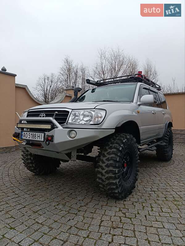 Внедорожник / Кроссовер Toyota Land Cruiser 2001 в Ужгороде