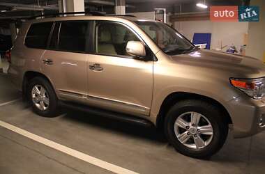 Внедорожник / Кроссовер Toyota Land Cruiser 2012 в 