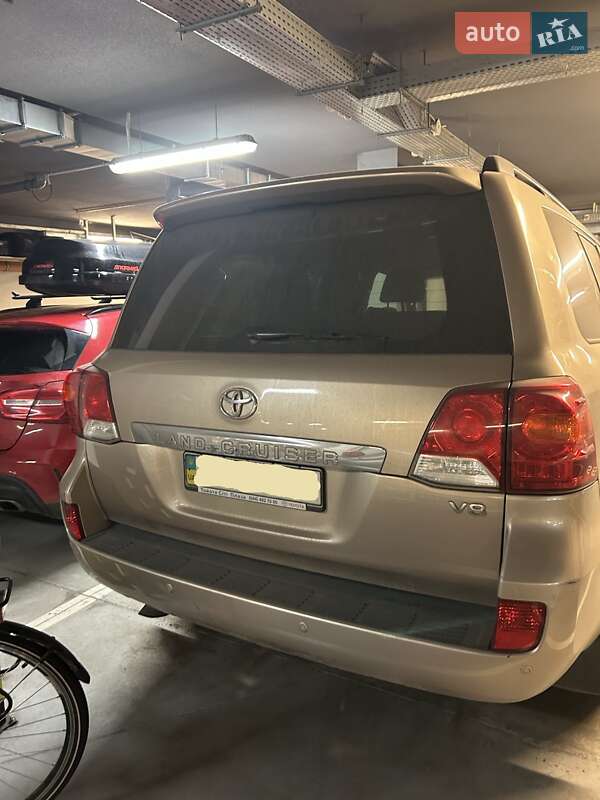 Внедорожник / Кроссовер Toyota Land Cruiser 2012 в Киеве фото 6 Внедорожник / Кроссовер Toyota Land Cruiser 2012 в Киеве