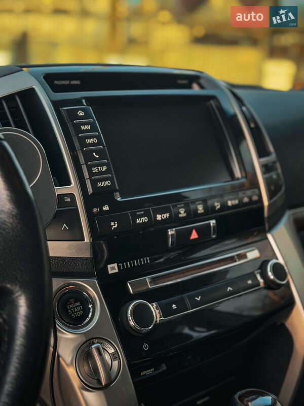 Внедорожник / Кроссовер Toyota Land Cruiser 2012 в Николаеве