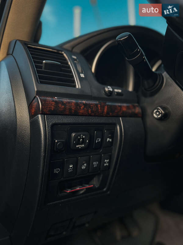 Внедорожник / Кроссовер Toyota Land Cruiser 2012 в Николаеве