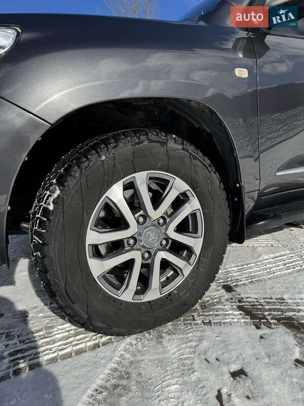 Внедорожник / Кроссовер Toyota Land Cruiser 2010 в Тернополе
