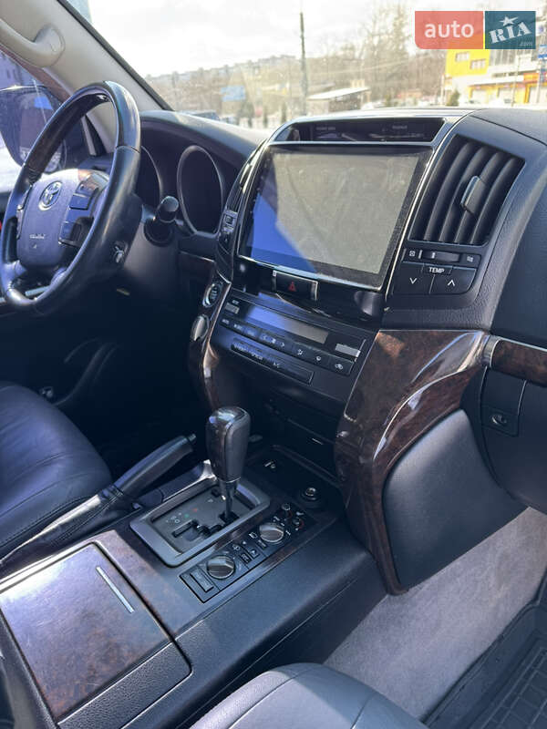 Внедорожник / Кроссовер Toyota Land Cruiser 2010 в Тернополе